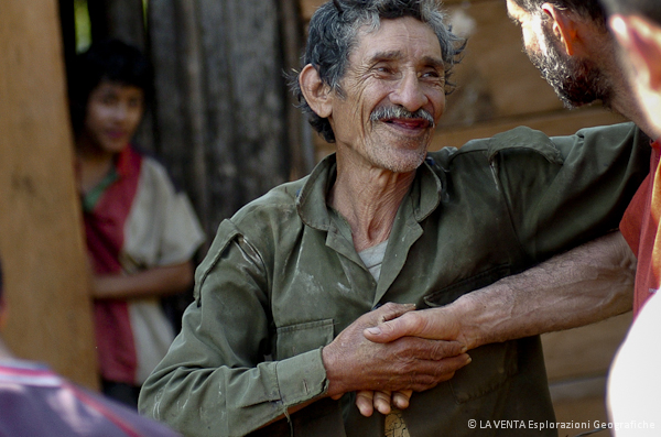Un momento dei tanti arrivi tra i nostri amici chiapanechi (foto Luca Sgamellotti)